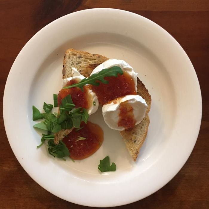 Punasipulia ja vuohenjuustoa.